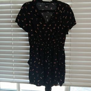 Floral romper... It has pockets!!